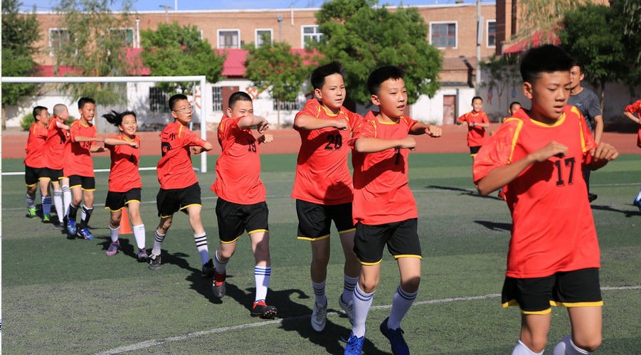 內(nèi)蒙古：校園足球訓(xùn)練忙
