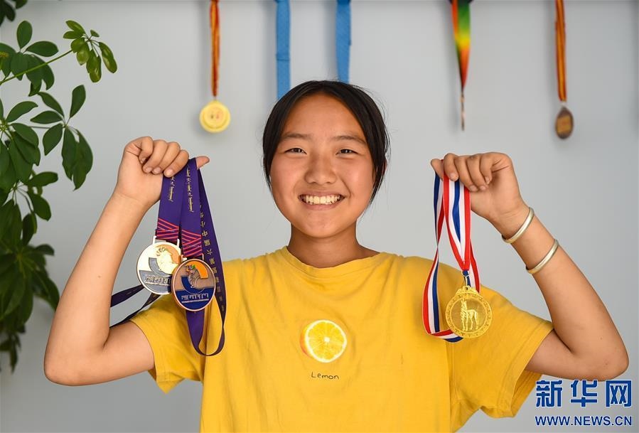 (特別的暑期生活·圖片故事)(6)草原女孩錫林花的暑期“歡樂(lè)時(shí)光”