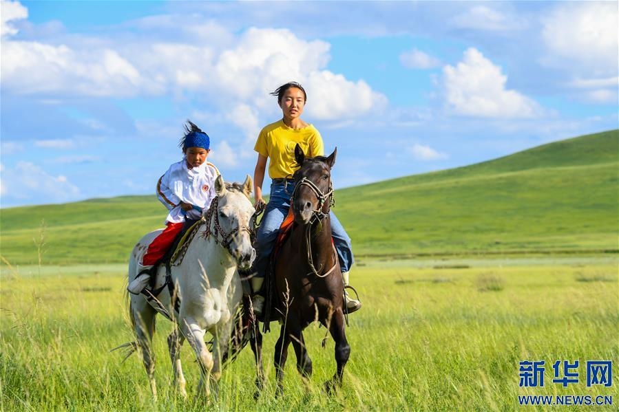 (特別的暑期生活·圖片故事)(10)草原女孩錫林花的暑期“歡樂(lè)時(shí)光”