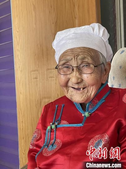 薩仁托婭拍攝的“草原母親”?！∷_仁托婭供圖