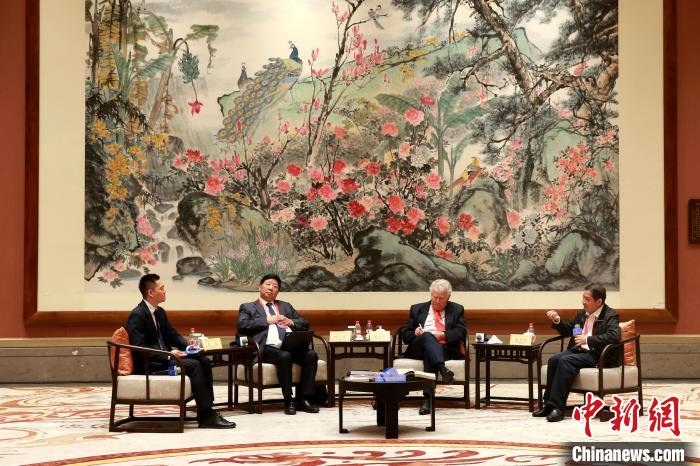 9月27日，尼山世界文明論壇在曲阜舉行，圖為該論壇的“高端訪談”活動(dòng)?！×籂?攝