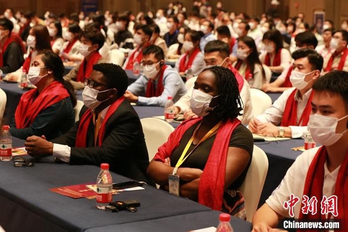 第十六屆“聯(lián)合國教科文組織孔子教育獎”9月27日晚在山東曲阜揭曉。梁犇 攝