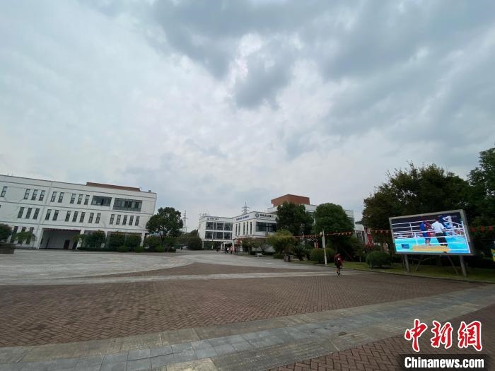 寧波市第二少年兒童業(yè)余體育學(xué)校?！×植?攝