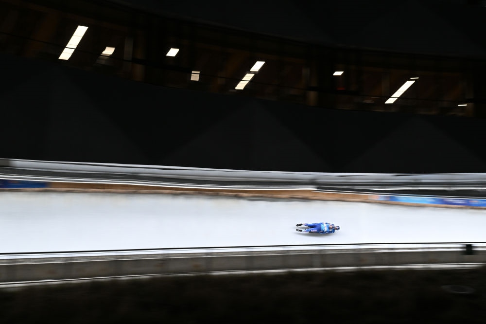 11月21日，美國選手馬茲德澤/泰爾迪曼在團(tuán)體接力比賽中。新華社記者陳益宸攝