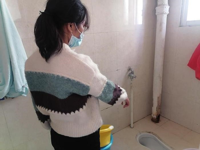  劉小姐在網(wǎng)上找人疏通出租屋里的廁所，被收費5380元