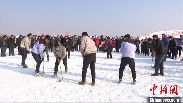 帕普孜球場(chǎng)，激烈角逐?！“统h融媒體中心供圖