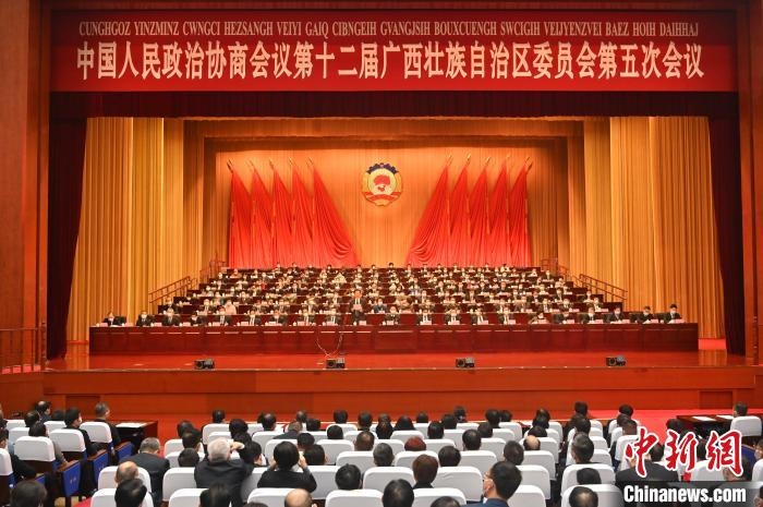 圖為大會(huì)閉幕?！∮峋?攝