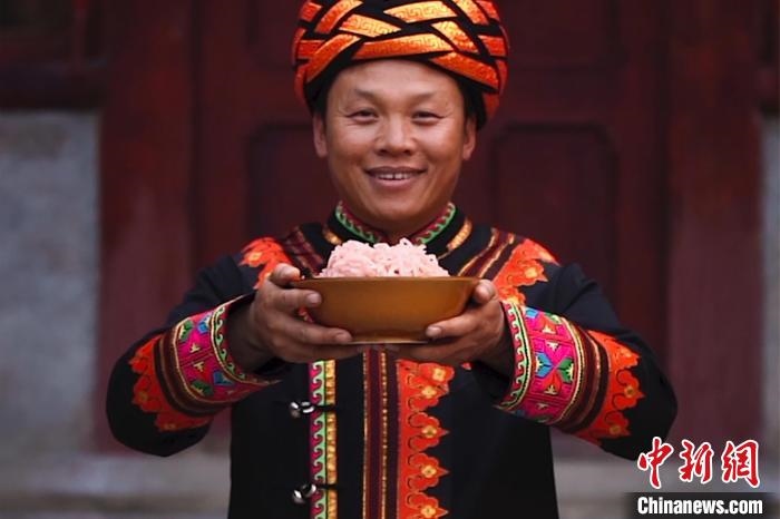 圖為“暢饗云宴”巧手年菜系列短視頻截圖?！『h(yuǎn)航 攝