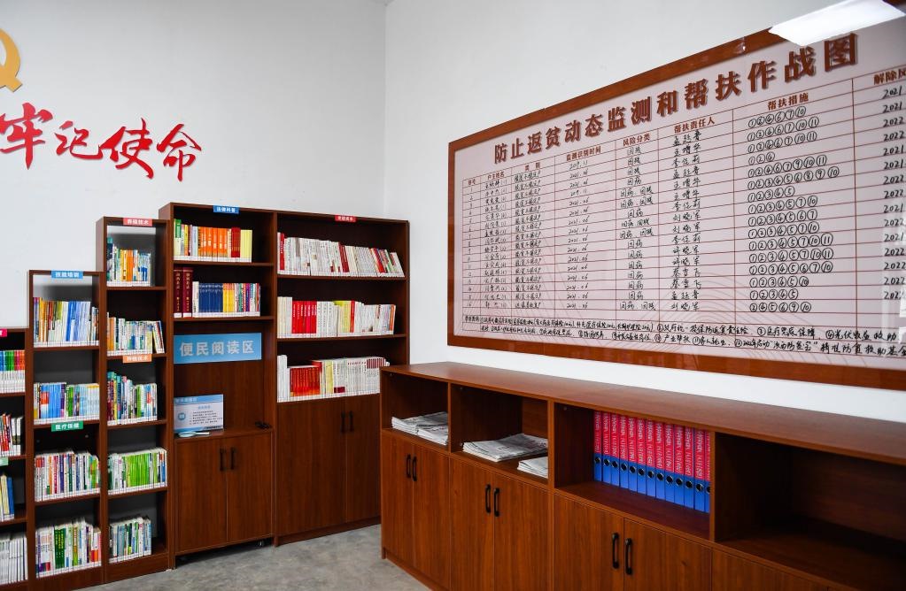 1月27日，段村村委會(huì)內(nèi)的防止返貧動(dòng)態(tài)監(jiān)測(cè)和幫扶作戰(zhàn)圖。新華社記者 柴婷 攝