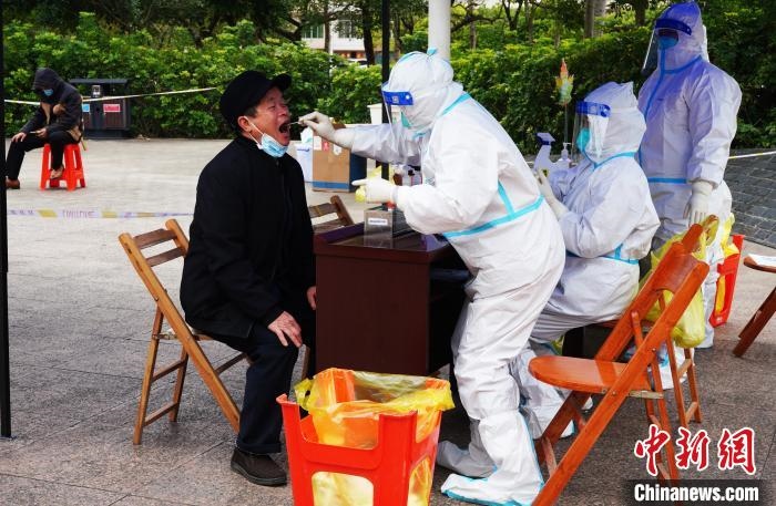 圖為德?？h組織民眾接受核酸檢測?！〉卤？h融媒體中心供圖