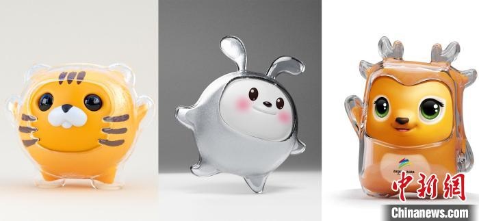 設(shè)計(jì)團(tuán)隊(duì)曾嘗試在冰殼之下更換成老虎、兔子或麋鹿等形象。(資料圖) 劉平云供圖
