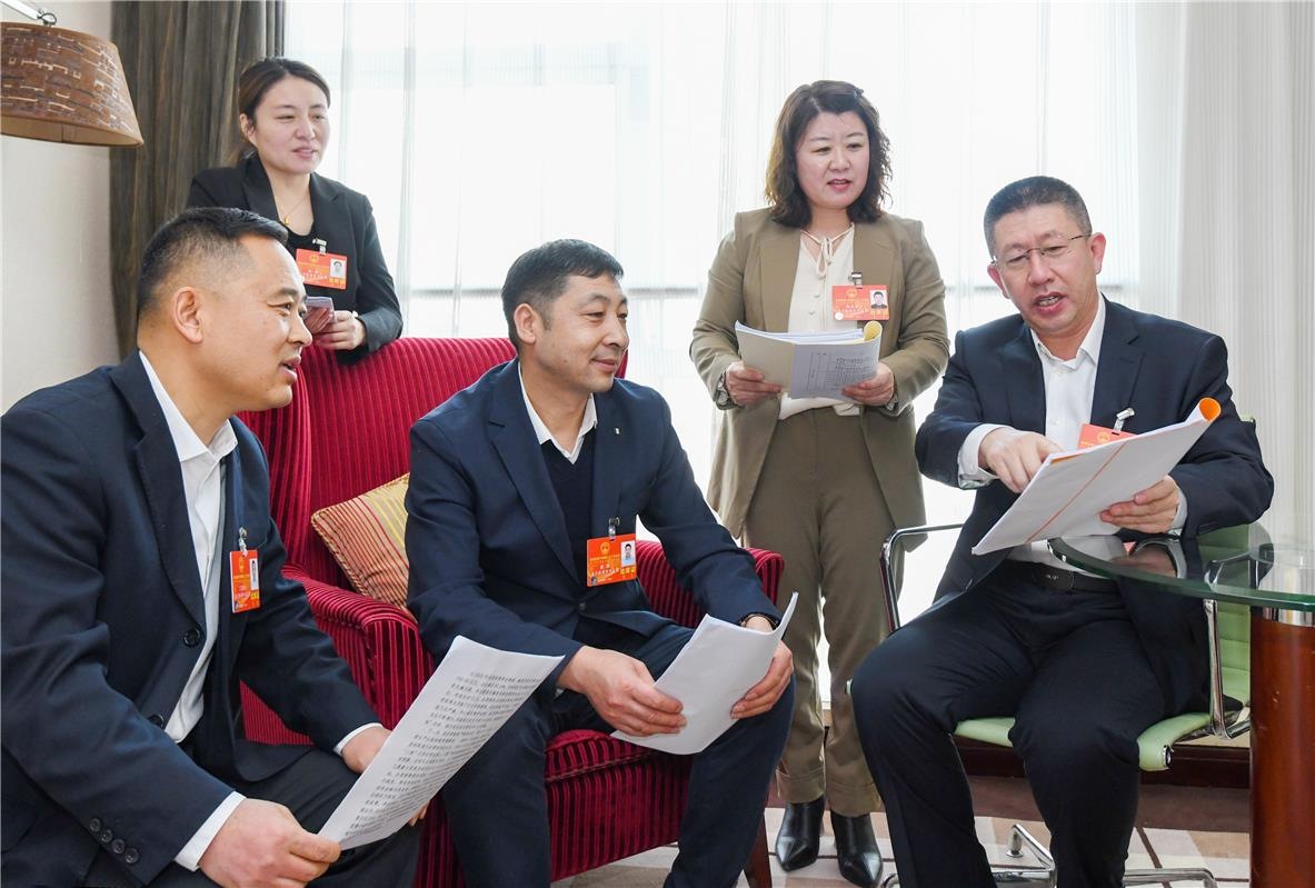 奮進(jìn)2024｜代表來(lái)了！自治區(qū)十四屆人大二次會(huì)議召開在即