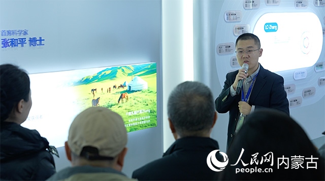 科拓生物工作人員講解乳酸菌產(chǎn)業(yè)的科技創(chuàng)新與產(chǎn)業(yè)發(fā)展。