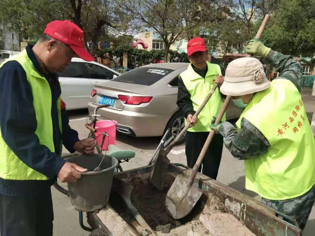 社區(qū)網(wǎng)格員助力文明城市創(chuàng)建.jpg