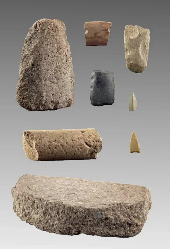 腦特蓋遺址采集石器 圖片來源：《內(nèi)蒙古巴林右旗腦特蓋遺址調(diào)查報告——以紅山文化為中心的大型聚落》.jpg