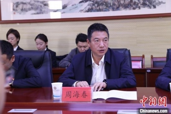 圖為西寧城市職業(yè)技術(shù)學(xué)院黨委書(shū)記周海春發(fā)言。青海省人民檢察院供圖