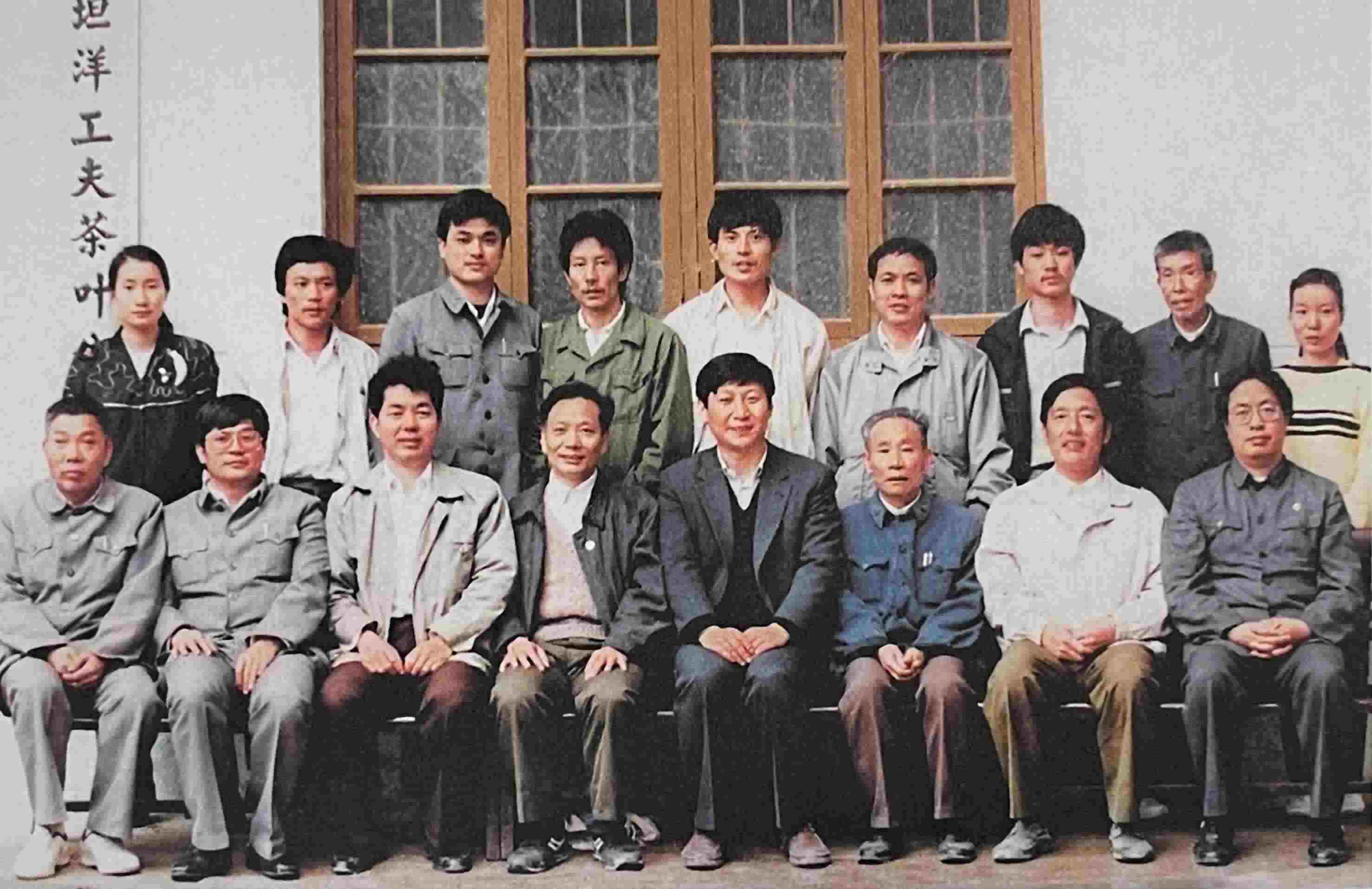 1990年5月，剛調(diào)任福州市委書(shū)記的習(xí)近平到寧德交接工作時(shí)，調(diào)研福安市社口鄉(xiāng)坦洋工夫茶葉公司。
