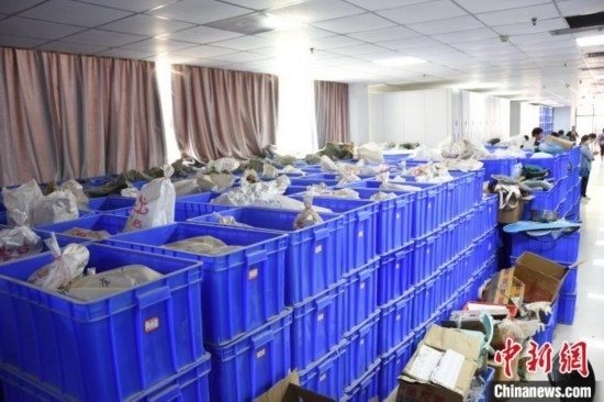 圖為待清理的骨骼標(biāo)本。王宇 攝