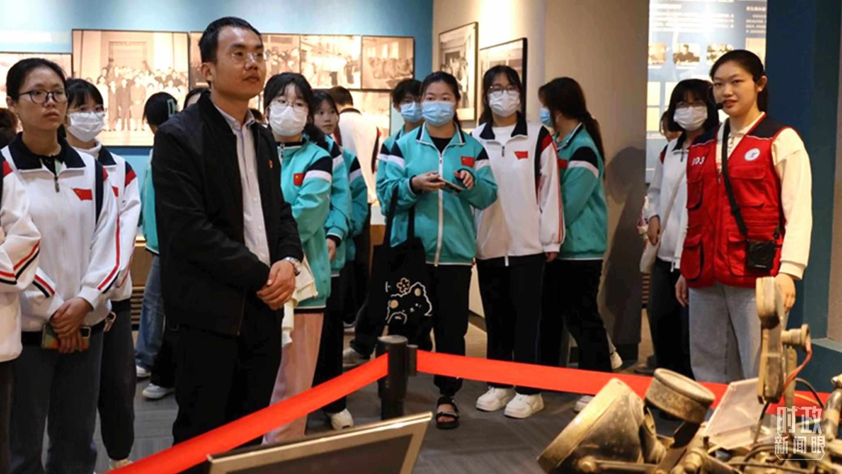 △西安高校師生參觀交大西遷博物館。（資料圖）