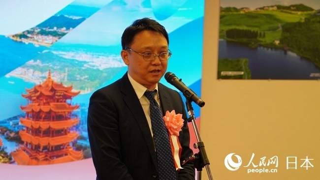 （圖片說明：東京中國文化中心主任羅玉泉致辭。人民網(wǎng)滕雪 攝）