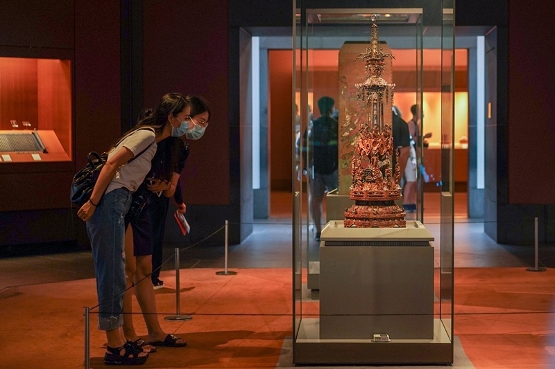 2020年7月24日，觀眾在蘇州博物館內(nèi)參觀。