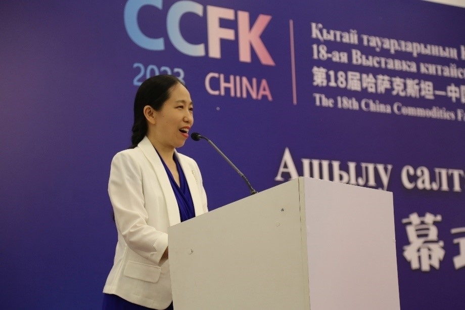 中國駐阿拉木圖總領(lǐng)事蔣薇發(fā)表致辭。中國駐阿拉木圖總領(lǐng)館供圖