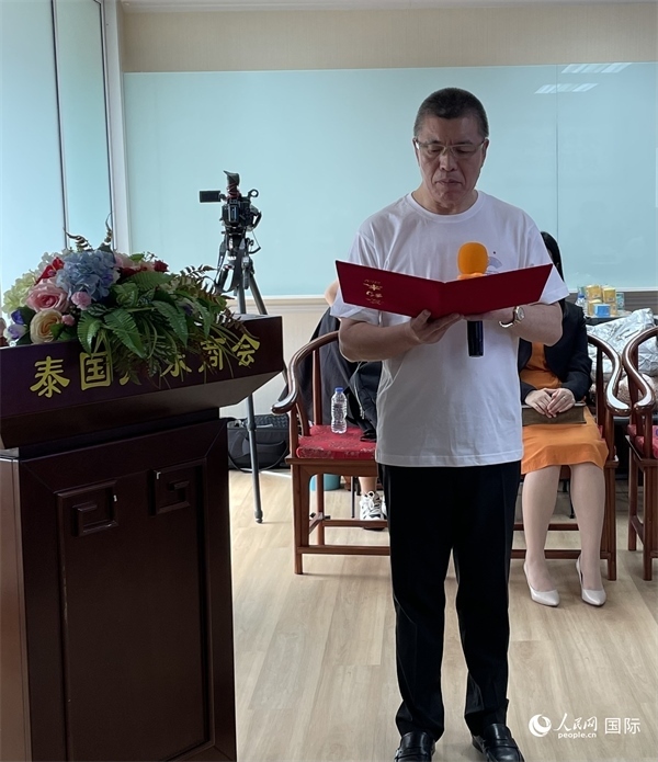 泰國浙江商會會長祁曉云受泰國華僑華人和駐泰各級商會機(jī)構(gòu)委托發(fā)出倡議，華僑華人群體將積極助力亞運(yùn)會舉行。人民網(wǎng)記者 劉慧攝