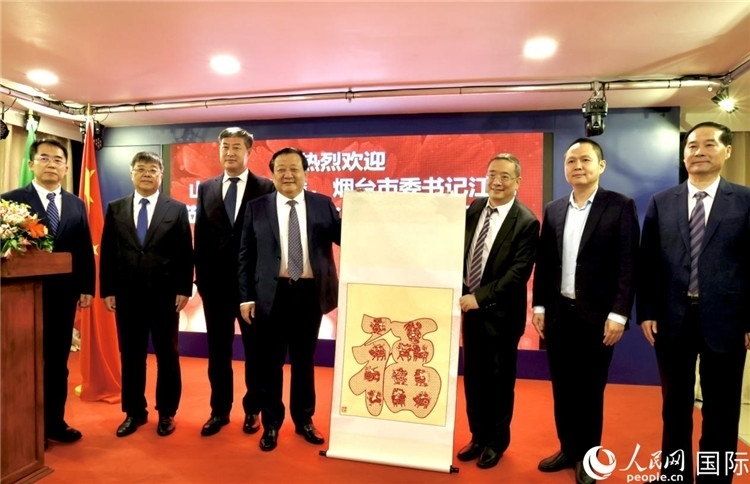 參加座談會的主要嘉賓合影留念。人民網(wǎng)記者宋亦然攝