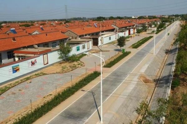 后仙莊村整治后道路整潔，住房整齊劃一