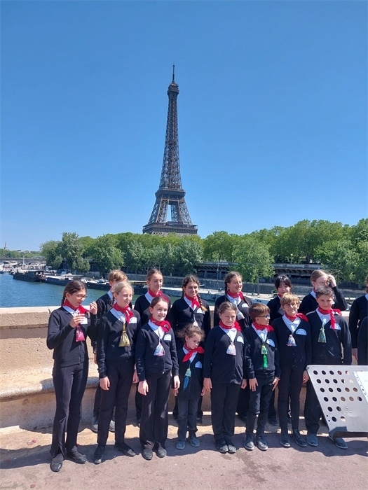 2.2023年5月，巴黎寶麗聲童聲合唱團錄制歌曲《如果我去中國》。（圖片由受訪者提供）