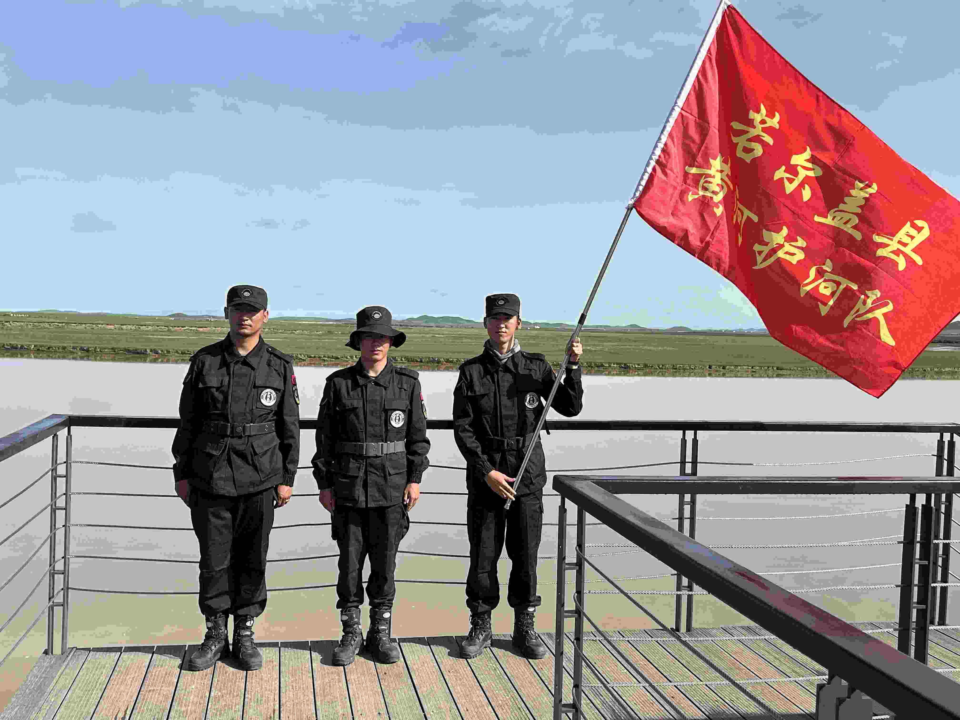 若爾蓋縣黃河護(hù)河隊(duì)。人民網(wǎng) 周靜圓攝