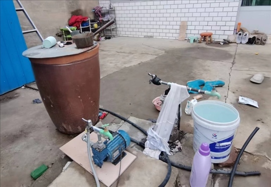 用來抽水的增壓泵。 人民網(wǎng)記者 金慧慧攝