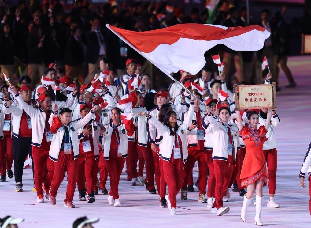 7月28日，印度尼西亞大學生體育代表團在開幕式上入場。新華社記者張麗蕓攝