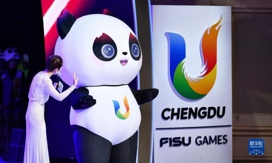 7月29日，成都大運(yùn)會(huì)吉祥物“蓉寶”在聯(lián)歡會(huì)現(xiàn)場(chǎng)。新華社記者 張端 攝