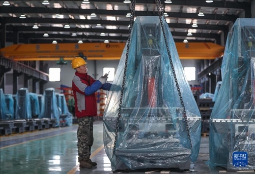 工人在阜新勁達(dá)精密機(jī)械有限公司生產(chǎn)車間工作。新華社記者龍雷攝