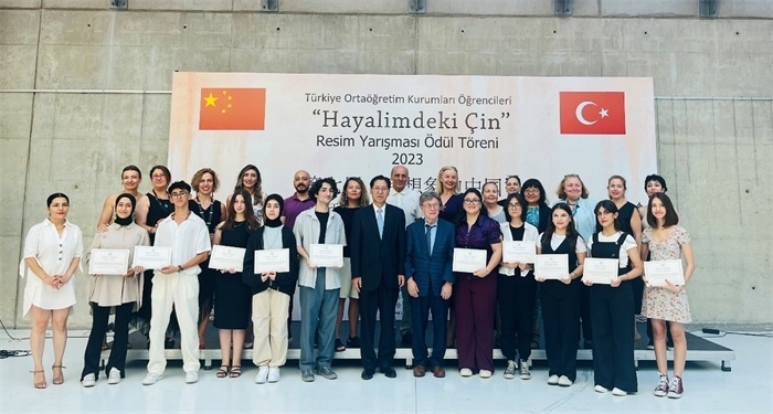 現(xiàn)場合影。