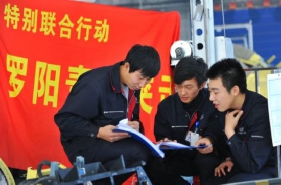 在工作中的“羅陽青年突擊隊”隊員。航空工業(yè)沈飛供圖