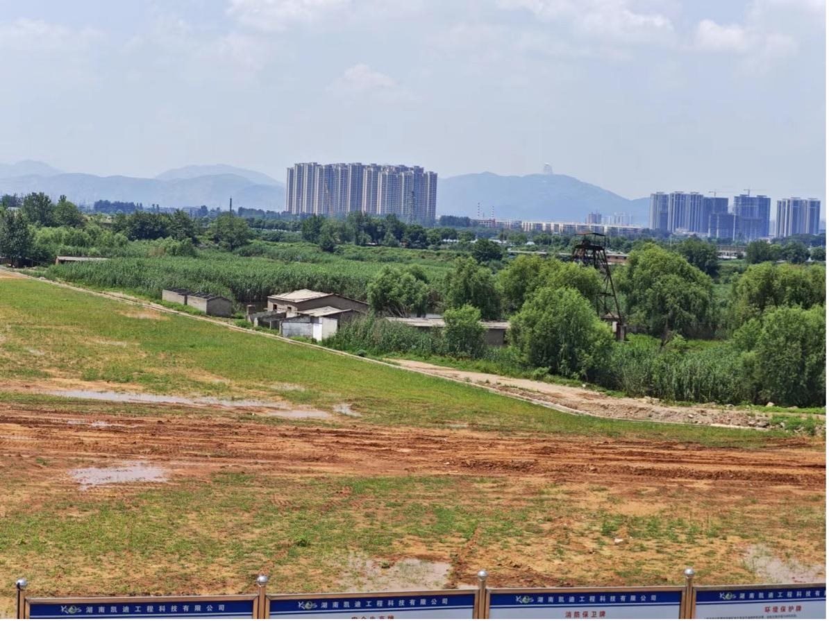 完全淹沒(méi)區(qū)（左）和部分淹沒(méi)區(qū)（右）分界。 人民網(wǎng)記者 黃鈺攝