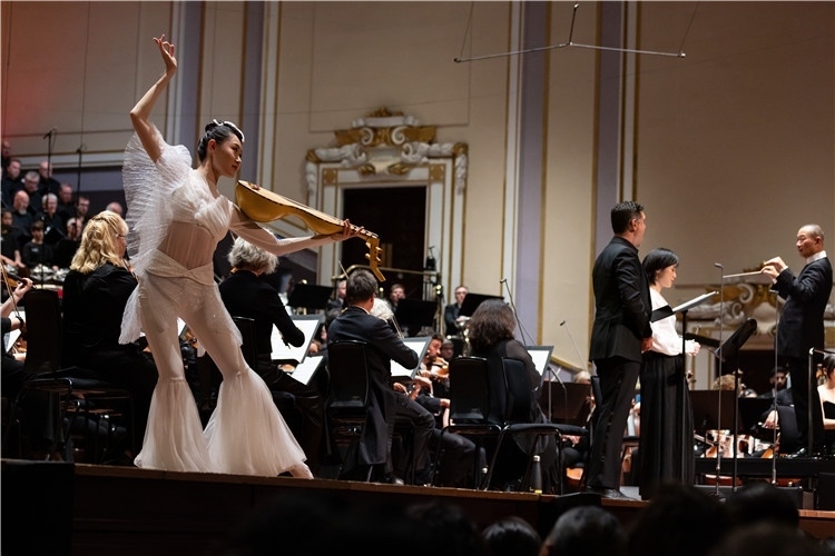 圖8月5日，2023愛丁堡國際藝術(shù)節(jié)開幕式音樂會《慈悲頌》的演出現(xiàn)場。藝術(shù)節(jié)組委會供圖