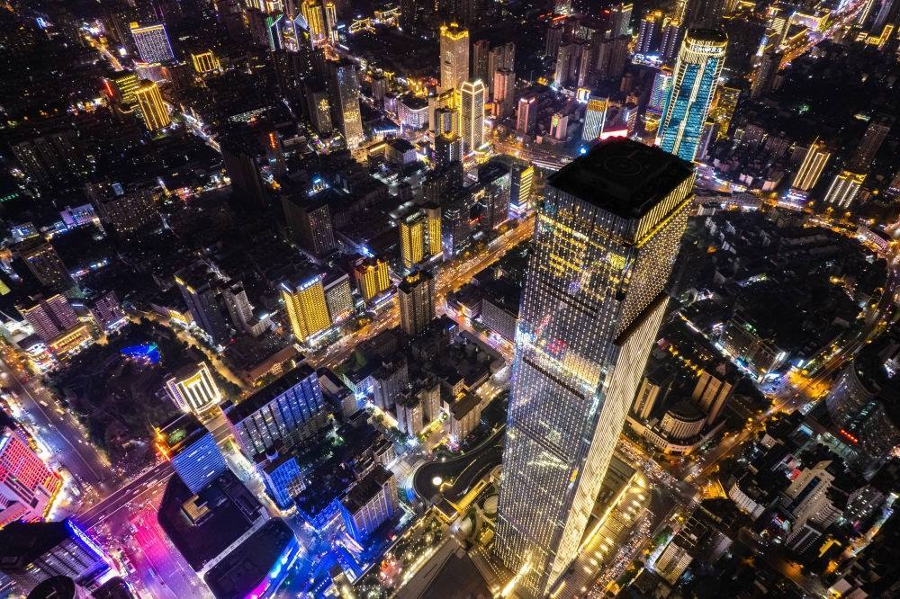 這是6月7日夜間拍攝的長(zhǎng)沙城區(qū)景色（無(wú)人機(jī)照片）。新華社記者 陳思汗 攝