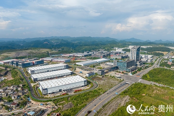 航拍貴陽綜保區(qū)。人民網(wǎng)記者 涂敏攝