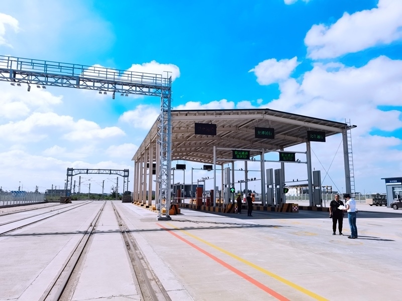 中歐班列（沈陽）集結(jié)中心貨運(yùn)通道。人民網(wǎng)記者 栗翹楚攝