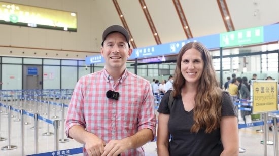 6月13日，來自美國的德拉古（Dragoo）夫婦將首次乘坐中老鐵路國際旅客列車從中國出境。李揚 攝