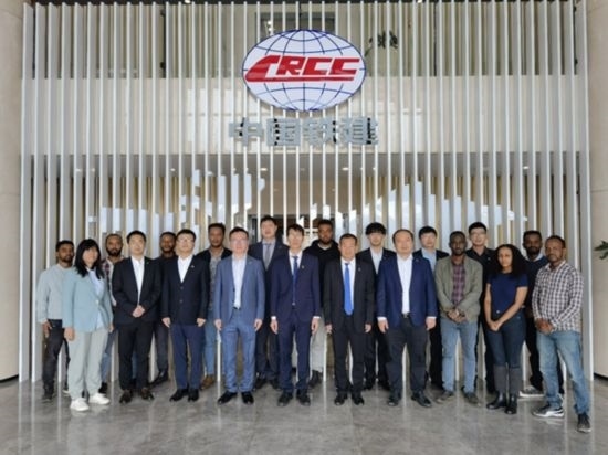 中國土木福州設(shè)計(jì)院埃塞分院團(tuán)隊(duì)合影。受訪對(duì)象供圖