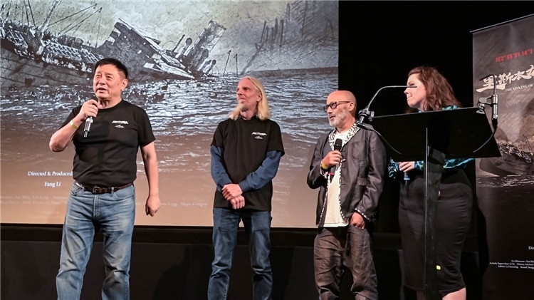 導(dǎo)演方勵以及團(tuán)隊(duì)成員分享體會。郭錦標(biāo)攝