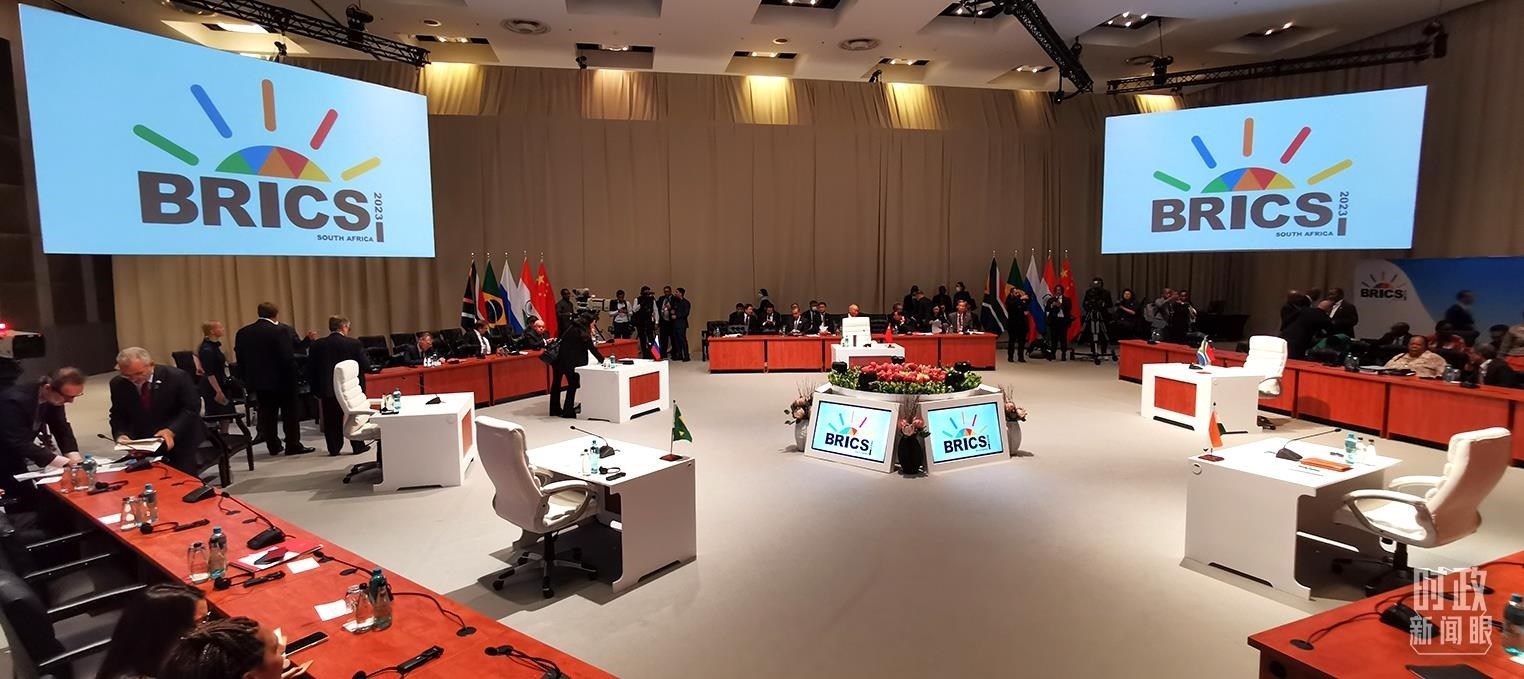 △23日上午，金磚國家領(lǐng)導(dǎo)人第十五次會晤在這里舉行。這是會晤開始前的場景。（總臺央視記者李錚拍攝）