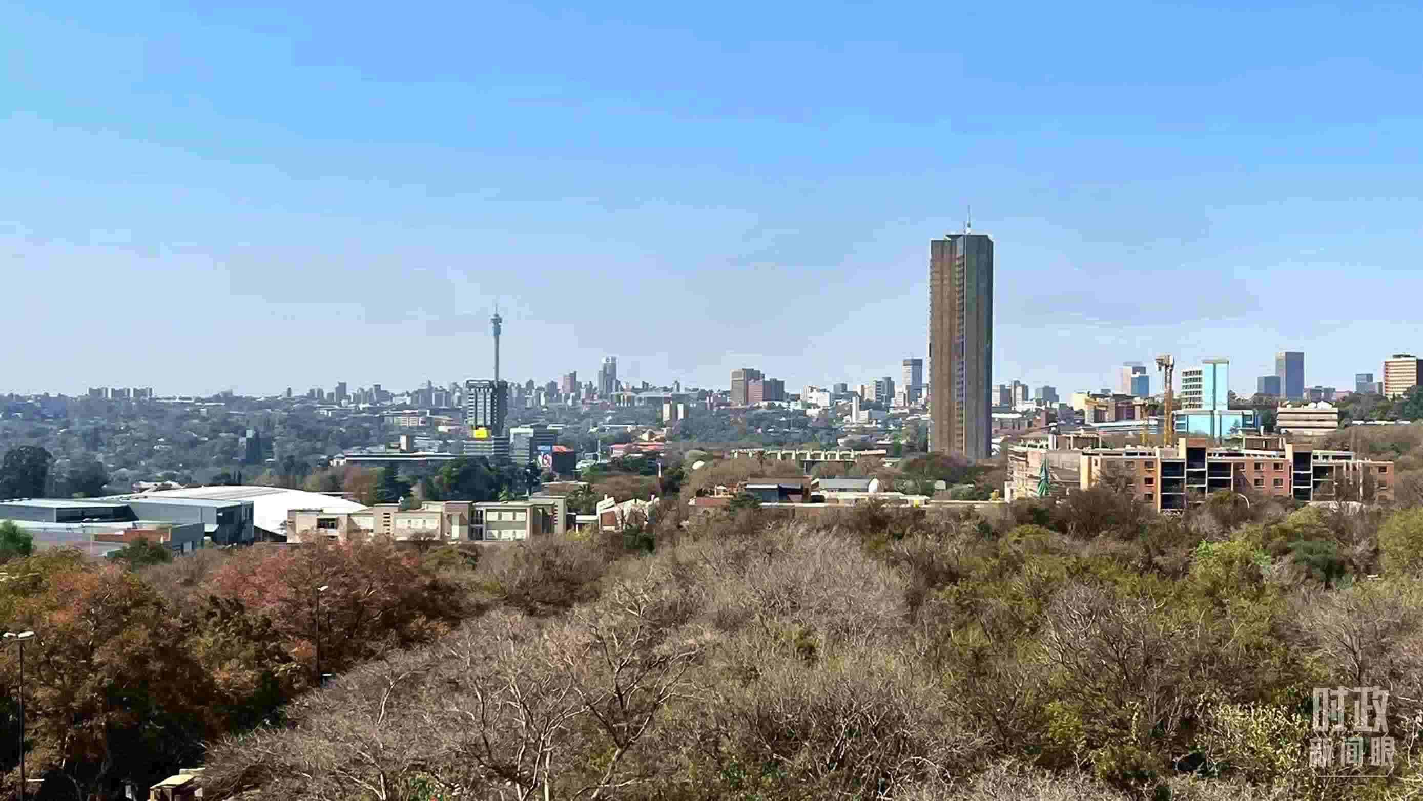 △約翰內(nèi)斯堡城市天際線。（總臺記者馬培敏拍攝）