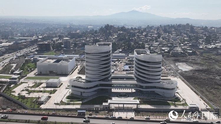 非洲疾病預防控制中心總部（一期）航拍。人民網(wǎng)記者 劉寧攝