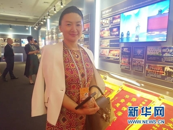 英國川商聯(lián)合總會會長宋汶栗。新華網(wǎng)記者 侯強(qiáng) 攝