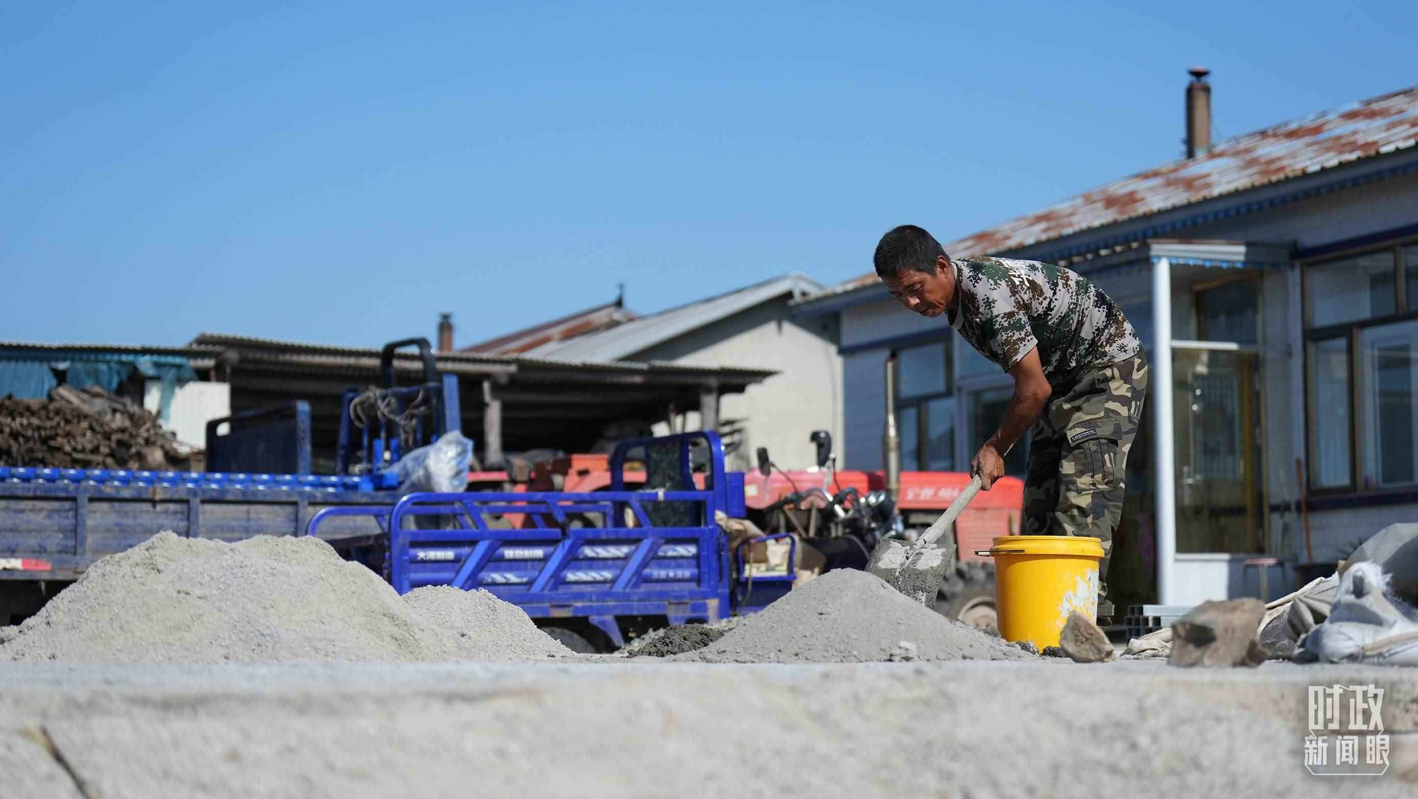 △龍王廟村的災(zāi)后恢復(fù)重建正加緊推進。（總臺國廣記者李晉拍攝）